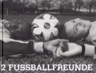 2 Fussballfreunde (Photographisches Porträt von 2 BSC Young Boys Junioren um 2008)