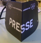 IX. Olympische Winterspiele Innsbruck 1964 - Offizielle Armbinde in Kunstleder fuer die Presse