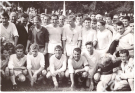 Equipe de Etoile Carouge FC montée en NLB 1963 a Locarno (Photo Inter Presse - Genève avec tampon a l’arrière)